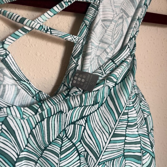Title Nine :: Breeze Green Leaf Print :: Activewear Dress :: Small - Picture 10 of 13